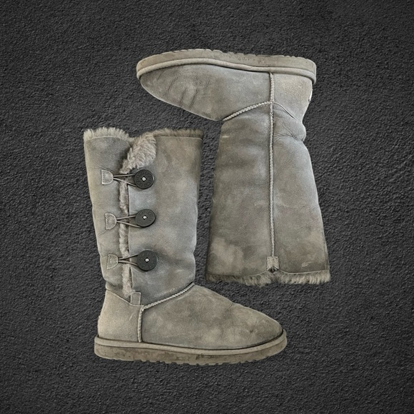 🧡GUC🧡 UGG AUSTRALIA Bailey Triplet Button Boots - Picture 2 of 15